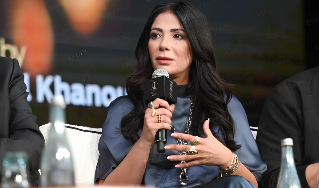 الفنانة منى زكي